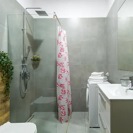 Discover - 5 Borowickiej St - Next To Opera And Unity Centre Apartment *