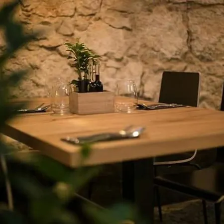 Uroczy Obok Opery I Dworca Glownego Z Netflix Cracovia